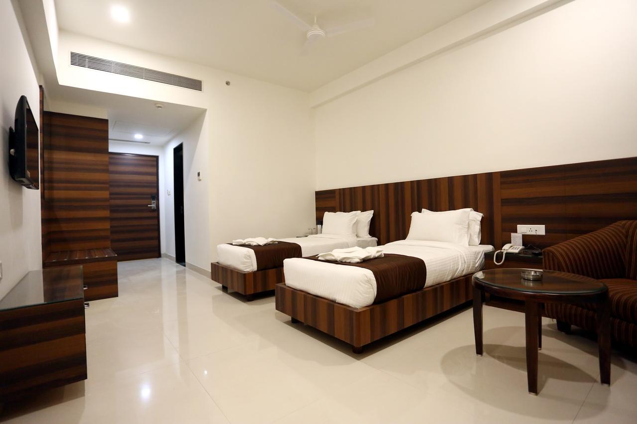Solitaire Hotel Raipur  Exterior photo