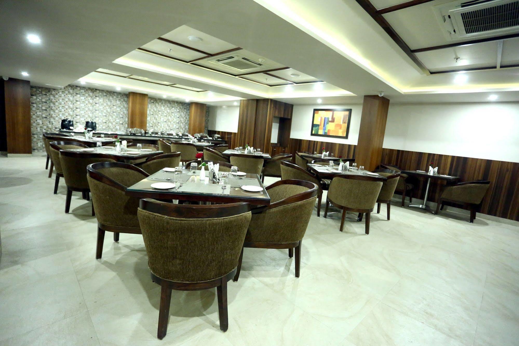 Solitaire Hotel Raipur  Exterior photo
