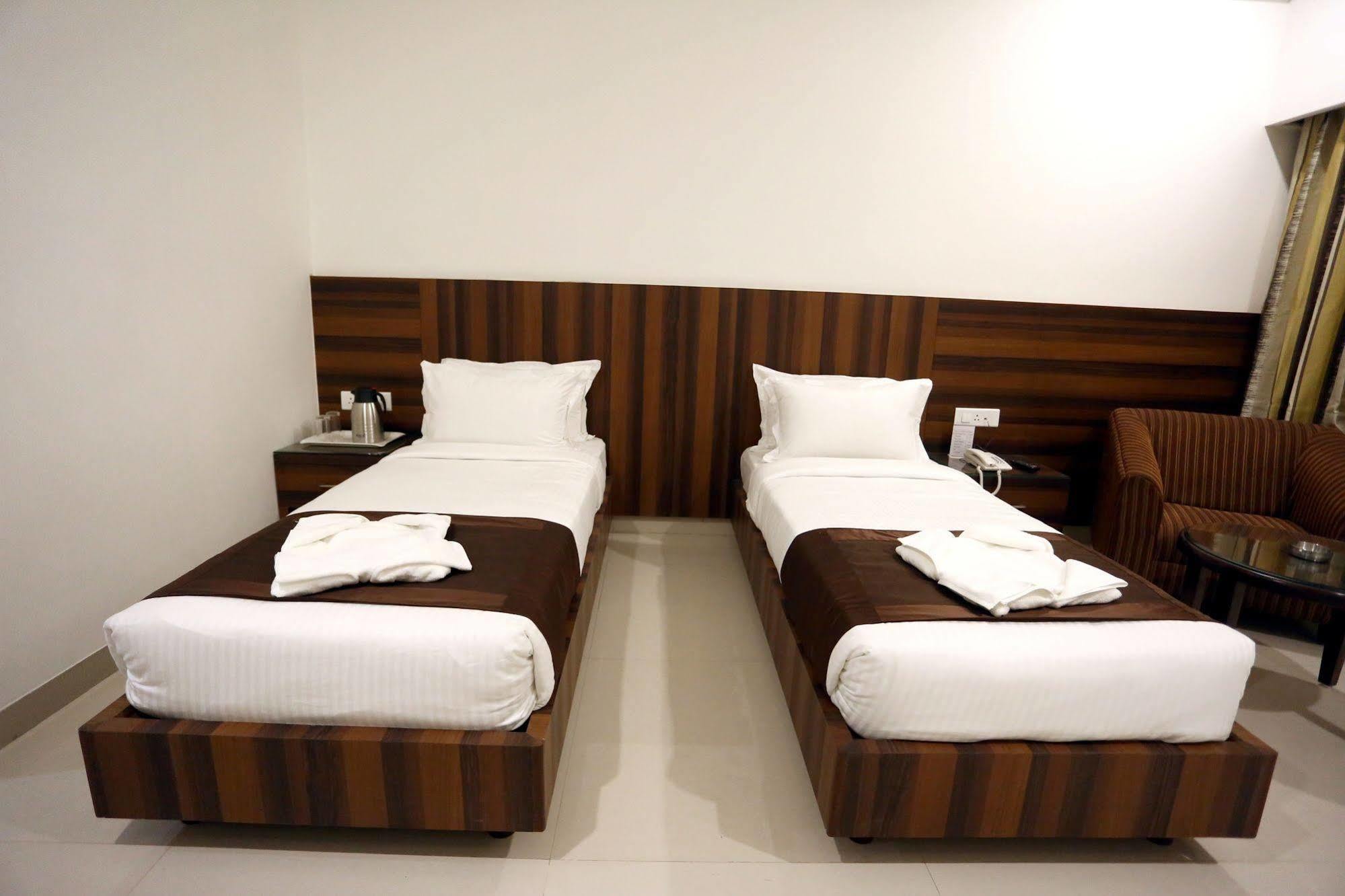 Solitaire Hotel Raipur  Exterior photo