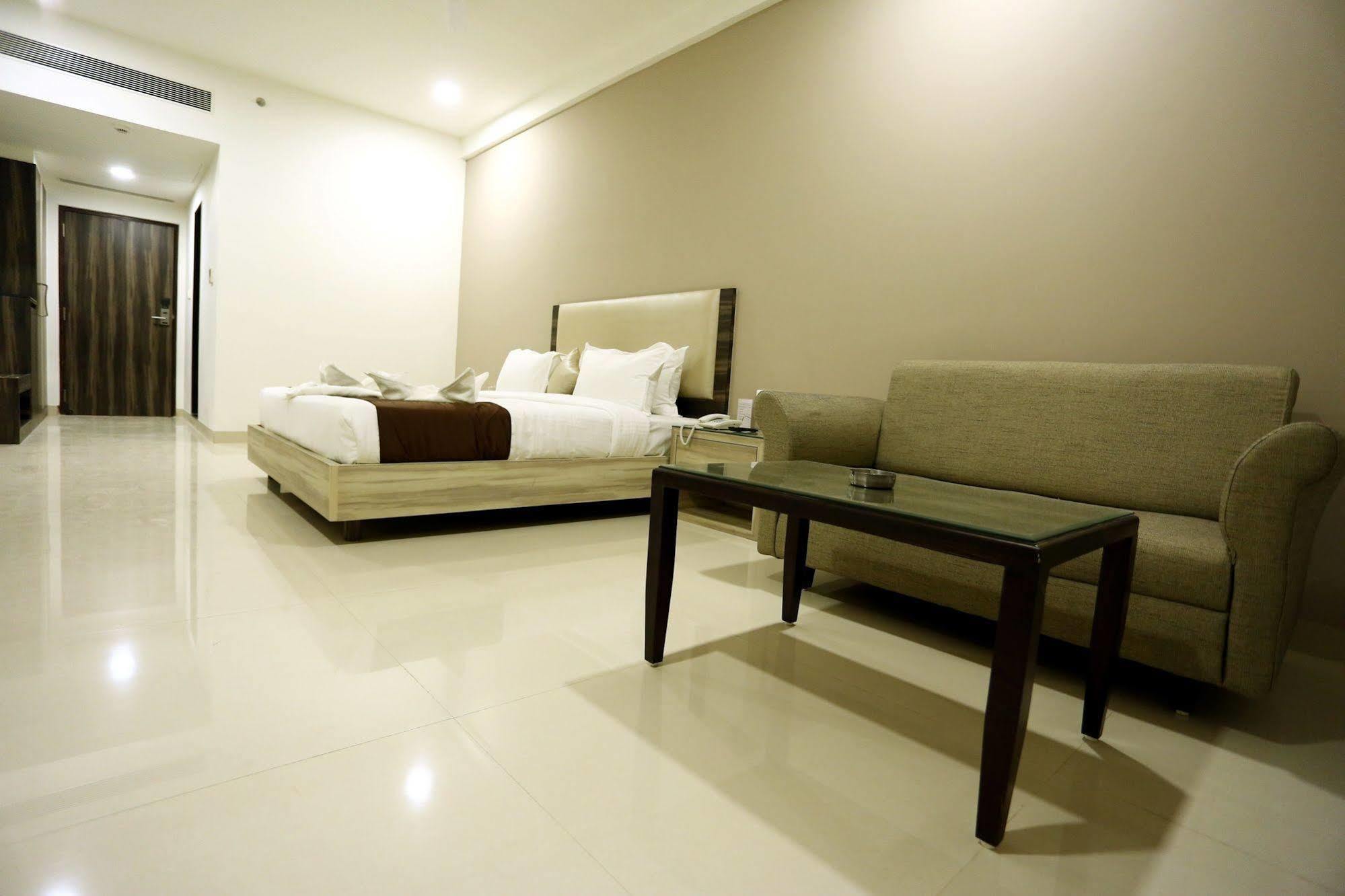 Solitaire Hotel Raipur  Exterior photo